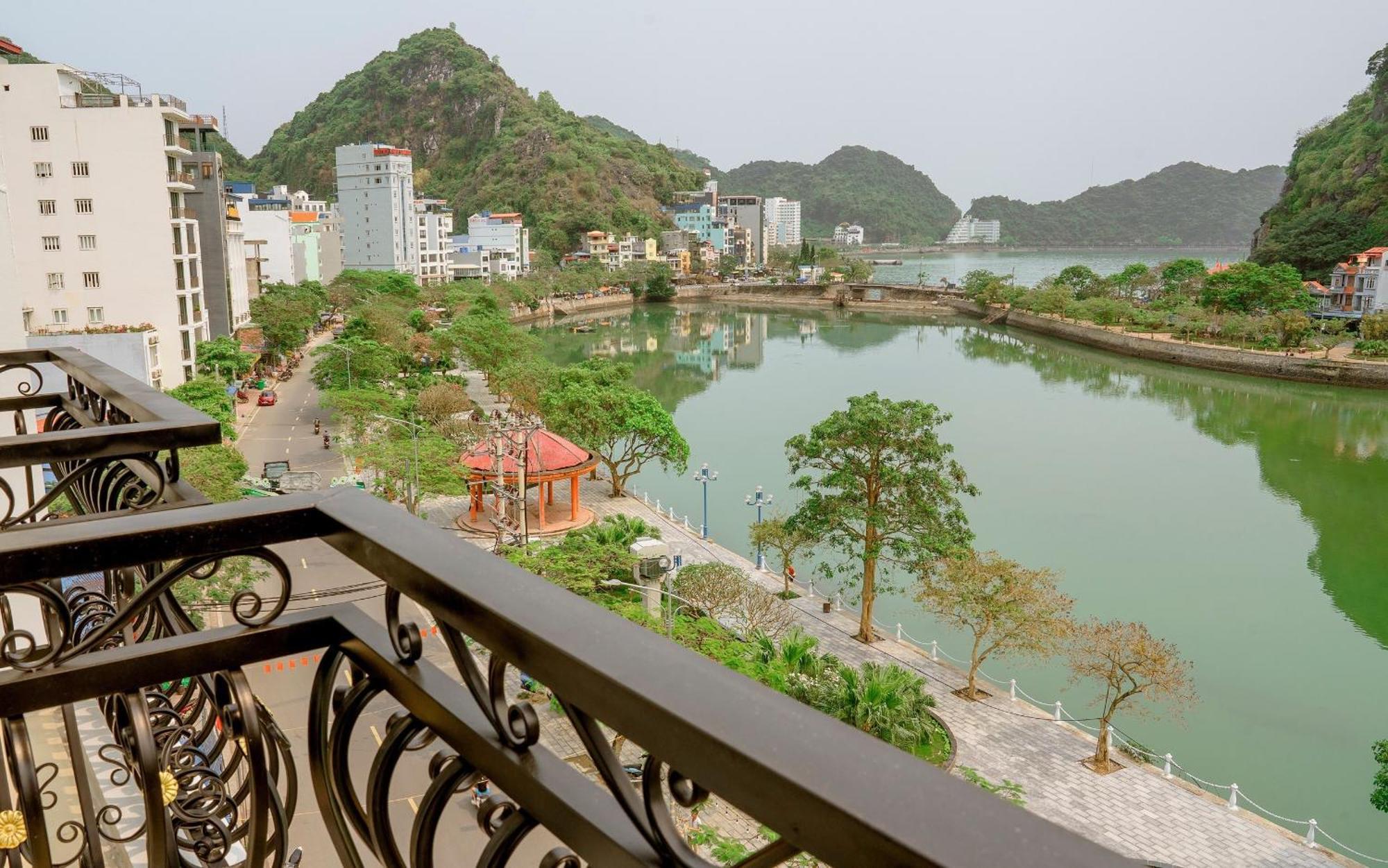 Sea Balcony Hotel Dong Khe Sau Exterior photo